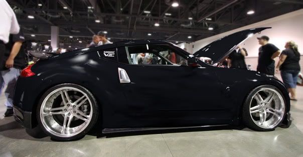 Pictures of different wheels on the black 370Z