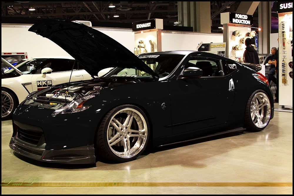 Pictures of different wheels on the black 370Z