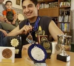 نقره لتكبير أو تصغير الصورة ونقرتين لعرض الصورة في صفحة مستقلة بحجمها الطبيعي