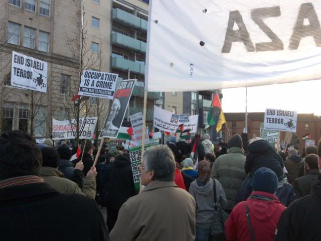 نقره لتكبير أو تصغير الصورة ونقرتين لعرض الصورة في صفحة مستقلة بحجمها الطبيعي