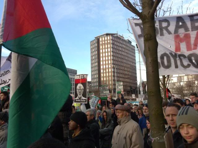 نقره لتكبير أو تصغير الصورة ونقرتين لعرض الصورة في صفحة مستقلة بحجمها الطبيعي