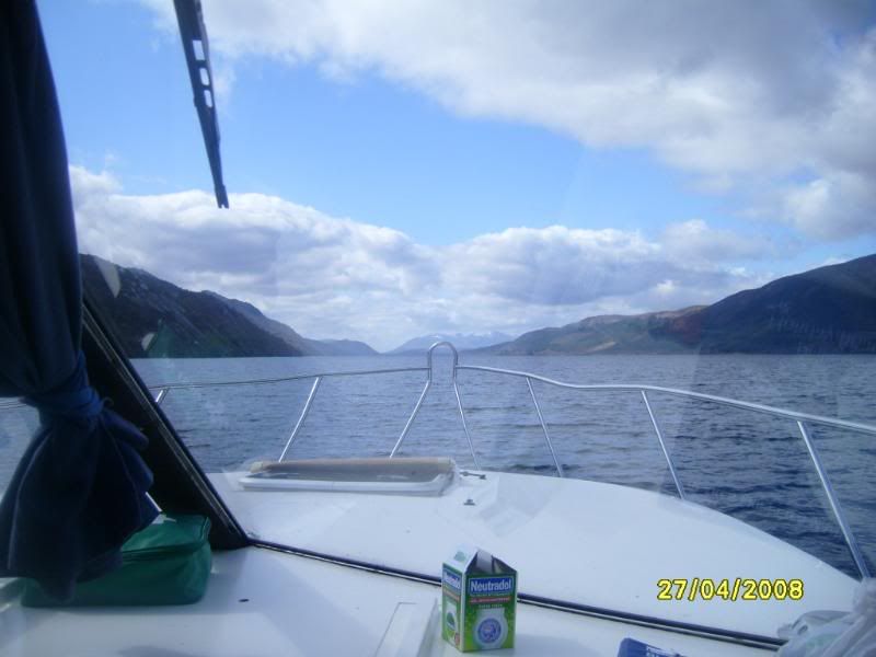 نقره لتكبير أو تصغير الصورة ونقرتين لعرض الصورة في صفحة مستقلة بحجمها الطبيعي