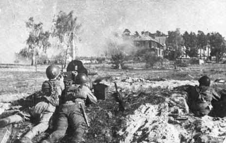 SovietsfireonGermansintrenches_outskirtsofWarsaw1944.jpg