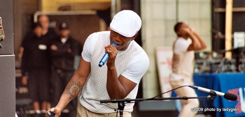 Ne-yo performing at 2009 Taste of Chicago Music Festival